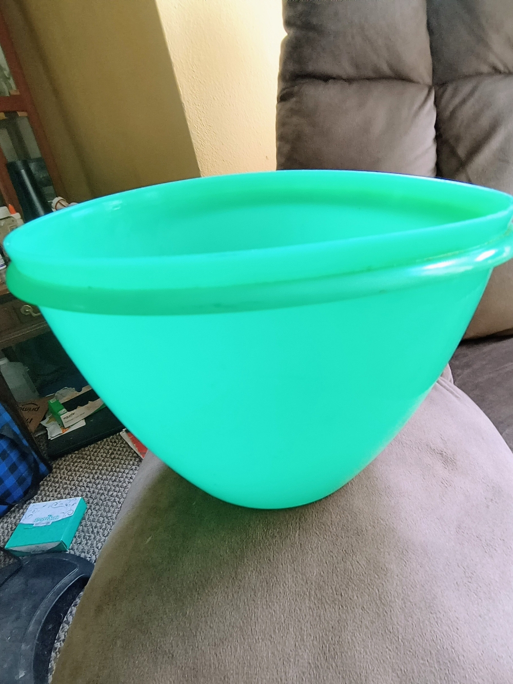 Tupperware Bowl Crisp It About 5 1/2 Tall